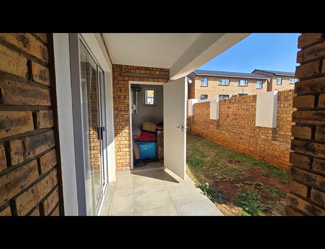 2 BEDROOM SECTIONAL TITLE FOR SALE IN NORTON SMALL FARMS